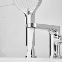 Mitigeurs montés sur le pont Robinet en laiton 3 trous Baignoire chaude et froide Robinet de salle de bain Robinet de baignoire