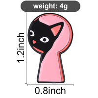 Broche émaillée Chat Noir Keyhole, base rose, chaton espiègle, pour décoration de sac à dos