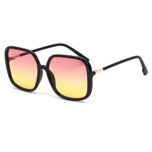 Gafas de sol cuadradas de gran tamaño a la moda para mujer, protección UV400, gafas de viaje y conducción a la moda, montura C2 Tea Powder - Product Image 1