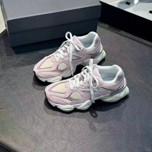 Zapatos de hombre de lujo con suela gruesa para mayor comodidad, zapatos deportivos rosas a la moda, zapatos de baloncesto versátiles de diseño personalizado, zapatos de mujer. - Product Image 1