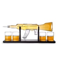 Set de Regalo Decantador con Forma de Pistola AK-47, Decoración para Bar en Casa, Dispensador de Licor con Base, Vaso de Vidrio y Botella de Madera para Vino y Vodka