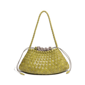 Bolso de hombro tejido para mujer con cierre de cordón de rejilla de diamantes estilo bohemio para uso diario - Product Image 1