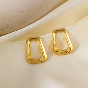 Collier et boucles d'oreilles géométriques carrés évidés en or 18 carats, style INS français tendance - Product Image 2