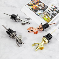 Verseur de vin en acier inoxydable 304 avec couvercle à charnière, bec verseur pour bouteille d'huile, bouchon en caoutchouc pour bar, vente en gros, OEM, ODM, usine