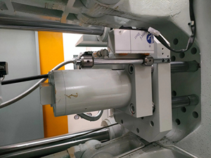 Machine de moulage sous pression en aluminium haute pression standard DCC-3000 à chambre froide avec commande PLC pour pièces automobiles et véhicules électriques - Product Image 2