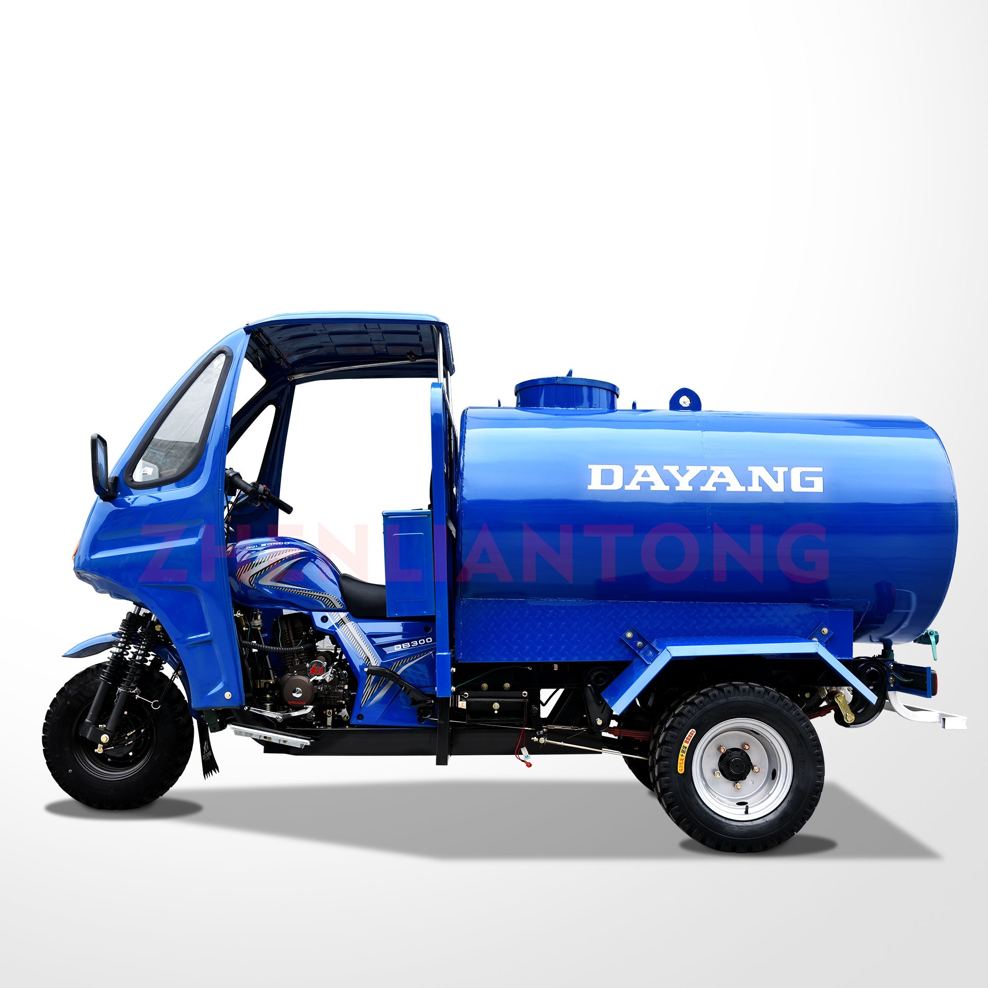 2021 DW-3 Высокое качество 200 250CC моторизованный специальный кабина топливный бак 1600L трициклы производство грузовой резервуар для воды в байкерском стиле