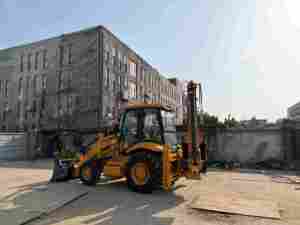 รถแบคโฮล JCB 3CX ใหม่เอี่ยม เครื่องจักรขุดเจาะอเนกประสงค์สำหรับงานก่อสร้างและโครงสร้างพื้นฐาน - Product Image 1