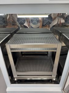 เครื่องเขย่าอุณหภูมิคงที่แบบตั้งโต๊ะขนาดใหญ่ RT+5~60c สำหรับห้องปฏิบัติการ พร้อมฟังก์ชั่นเขย่าและควบคุมอุณหภูมิแบบร้อนหรือเย็น - Product Image 4
