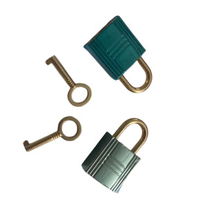 Mini cadenas en laiton couleur laiton, imité peint, de bonne qualité, économique, emballage cylindrique en fer, matériau d'origine, petits cadenas 2026 - Product Image 3
