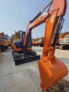 Miniexcavadora Usada Hitachi ZX55USR de 5.5 Toneladas, Fabricada en Japón, con Motor PLC, Bomba Hidráulica, Rodamientos, Caja de Cambios, Motor de Engranajes, Pocas Horas de Trabajo - Product Image 6