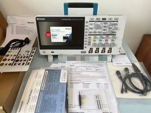 Osciloscopio Digital Tektronix TBS2104B Nuevo con 4 Sondas TPP0200 - Product Image 3