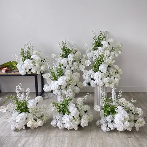 Bouquet de mariée, arrangement de fleurs rouges et roses, roses blanches décoratives, fleurs artificielles, centre de table de mariage pour table ronde - Product Image 4