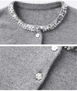 OEM ODM 100% Len Phụ Nữ Mềm Dệt Kim Cardigan Vòng Cổ Dài Tay Áo Nút Hoa Khóa Áo Khoác Cho Phụ Nữ - Product Image 5