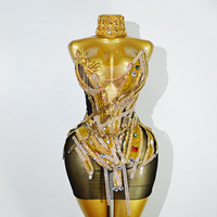 Robe de scène de luxe pour femme, design exclusif, ornée de strass dorés, avec corset en maille noire micro-élastique et armatures, pour spectacle de haute couture