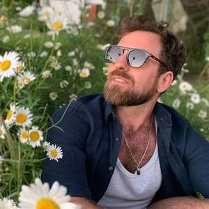 Lunettes de soleil rétro ovales punk personnalisées avec logo 2025 pour hommes et femmes, protection UV400, verres vert foncé, rivets sportifs, pour hommes et femmes - Product Image 3