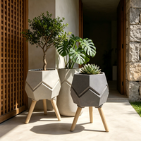 Décoration de salon minimaliste moderne, pot de fleurs en argile fibreuse à pieds hauts, pot de plantes vertes de luxe polygonal pour l'intérieur