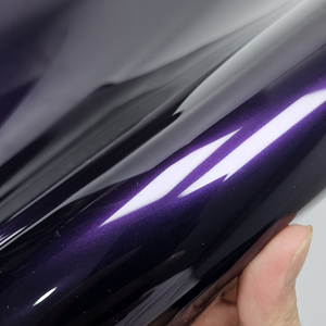Film d'enveloppe en vinyle violet de minuit métallique liquide brillant de qualité supérieure en PVC PET Film de couleur de changement de voiture auto-adhésif pour moto - Product Image 5