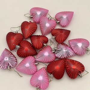 Valentinstag Exklusiv: Einfacher Plastik-Herzkranz als Hängedekoration, 8 Stück Unregelmäßige Herzen, Romantisches Datum, Familien-Ornament - Product Image 1