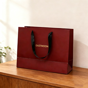 Sacs shopping élégants en papier mat <span class=keywords><strong>lavande</strong></span> avec logo <span class=keywords><strong>personnalisé</strong></span> estampé or, poignée torsadée, sacs d'emballage pour boutiques et commerces de détail - Product Image 1