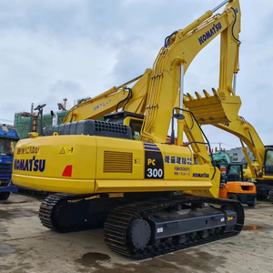 Excavadora Komatsu PC300-8 Usada en Japón, Duradera y Eficiente (Motor, Caja de Cambios, Bomba), Motor Original - 197 kW de Potencia, Capacidad de la Cuchara de 1.4 m - Product Image 2