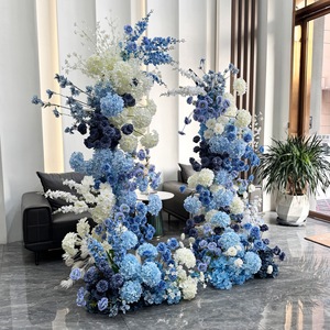 Composition florale d'angle bohème avec feuillage séché pour événements de mariage en extérieur dans un jardin - Product Image 5