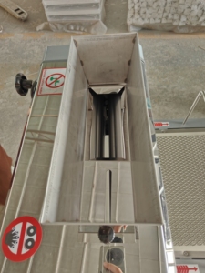 Máquina moldeadora eléctrica de baguette Croissant Rolling & Pan tostado formando nuevas condiciones para masa y nueces - Product Image 5