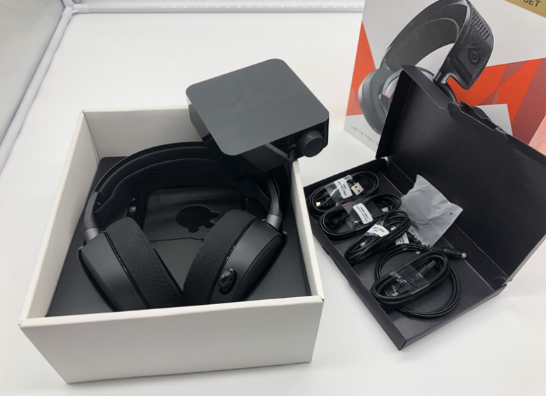 Steelseries Arctis Pro Wireless Gaming Headset - Lossless Audio