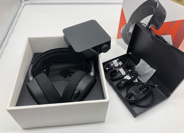 SteelSeries Arctis Pro Wireless Gaming Headset Lossless High Fidelity Wireless BT for PS5 PS4 and PC Black