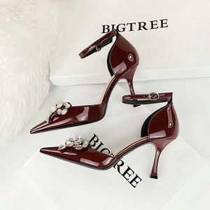 Sandalias de tacón alto de charol para mujer, diseño plano con punta hueca y lazo de diamantes de imitación, estilo de una tira, boca poco profunda, novedad 2023, ¡las más vendidas! - Product Image 6