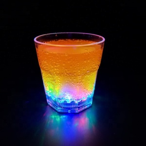 Vaso de cristal de whisky intermitente <span class=keywords><strong>LED</strong></span> personalizable de 220ml/420ml, vaso de plástico para beber para fiestas - Product Image 1