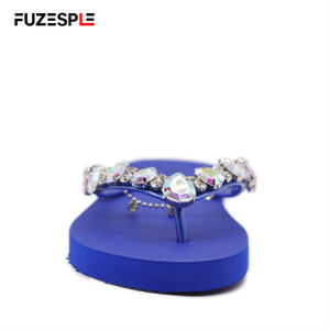 Mode été sandales compensées en relief tongs Bling cristal chaîne décoration PVC plate-forme plage pantoufle <span class=keywords><strong>pas</strong></span> <span class=keywords><strong>cher</strong></span> en gros - Product Image 4