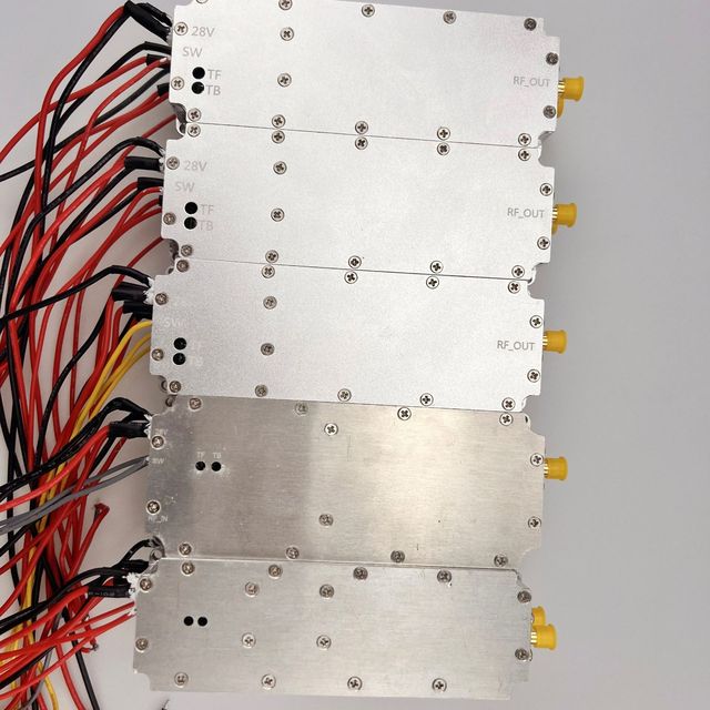 100W RF Amplifier Module 52G 58G 700-1000MHz 900-1050MHz Circulator 24-28V N/FSA/M Interface