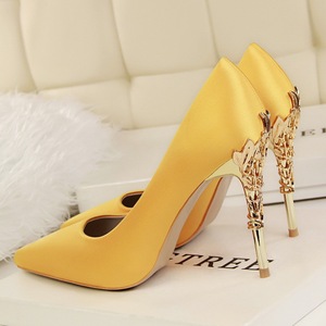 Chaussures à talons pour femme, élégantes, à talon aiguille, avec détails métalliques dorés, nouvelle collection de créateur - Product Image 3