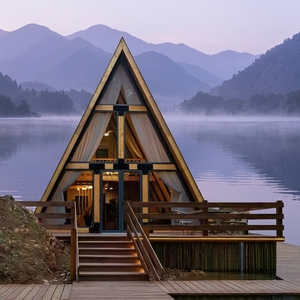 <span class=keywords><strong>Bungalow</strong></span> Modulare Prefabbricato in Legno Triangolare, Fornitura Diretta dalla Fabbrica, Cabina in <span class=keywords><strong>Vendita</strong></span> per Glamping e <span class=keywords><strong>Campeggio</strong></span> - Product Image 1