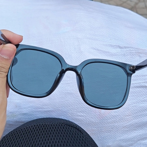 Occhiali da Sole Donna 2026 Nuovi Arrivi Montatura Larga Rettangolare <span class=keywords><strong>di</strong></span> Alta Gamma per Fotografia Occhiali da Sole per Viso Grande Protezione UV - Product Image 1