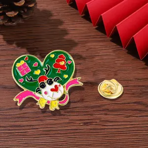 Trâm cài áo men hình ông già Noel tuần lộc hoạt hình thiết kế Giáng sinh mới lạ, sáng tạo, dễ thương, dùng làm quà tặng trang trí - Product Image 4