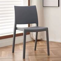 Fauteuil en plastique italien contemporain, style de loisirs portable, chaise de salle à manger en plastique robuste pour balcon et terrasse