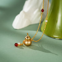 Collier Pendentif Gourde en Alliage de Cuivre Doré pour Femme TANGPEI avec Pompon et Perles de Verre – Bijou Tendance