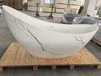 Vente en gros Conception personnalisée Salle de bain de luxe Baignoire autoportante artificielle en pierre de marbre blanc Baignoire à surface solide en acrylique
