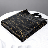 Sac fourre-tout en plastique PE noir brillant avec impression de lettres dorées, sac de shopping pour boutique de vêtements, emballage de vêtements