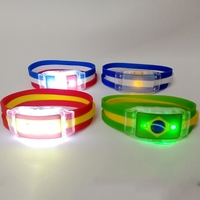 Bracelet en silicone LED avec logo personnalisé et design drapeau national pour les événements sportifs de football - Bracelet en silicone lumineux fonctionnant sur piles