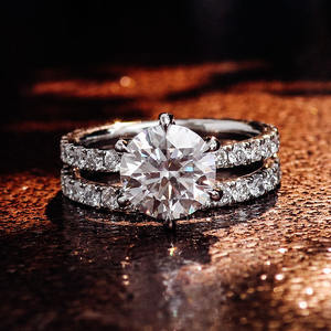 Anillos de boda de oro blanco de 14K de joyería fina para parejas con moissanita blanca de laboratorio de corte redondo de 8mm en línea - Product Image 5