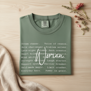 T-Shirt Girocollo da Donna Comfort Colors 100% Cotone, Maglietta con Scritta 'Empowered Woman', Regalo per la Giornata Internazionale della Donna - Product Image 2