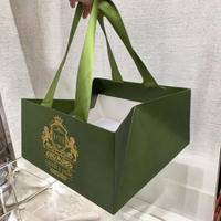 Sacs cadeaux fantaisie imprimés verts personnalisés, poignée en ruban en carton blanc, papier blanc recyclé