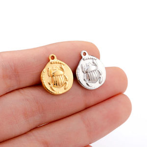18K Color oro <span class=keywords><strong>piccoli</strong></span> ciondoli di scarabeo in acciaio inossidabile ciondoli impermeabili ciondoli orecchini girocollo forniture per gioielli risultati - Product Image 2