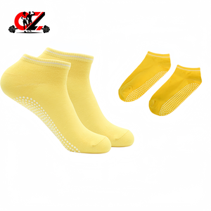 Calcetines de Yoga Antideslizantes CZFIT para Deportes en Interiores, Amigables con la Piel, Cómodos, Amortiguadores, Transpirables y Personalizables - Product Image 5