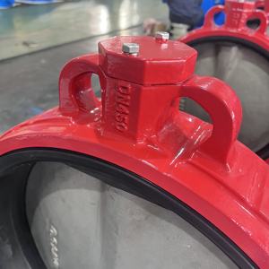 Oblea de hierro dúctil DN450, válvula de mariposa con forro central, disco CF8M, asiento EPDM, SS420, operación de engranaje de gusano - Product Image 4