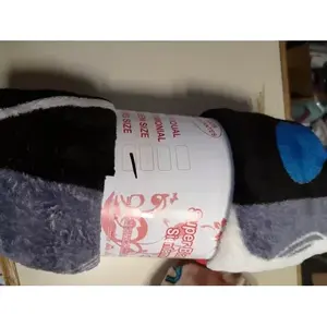 Couverture légère écologique en peluche florale rectangulaire pliée pour usage domestique, style classique quatre saisons, couleurs assorties - Product Image 5