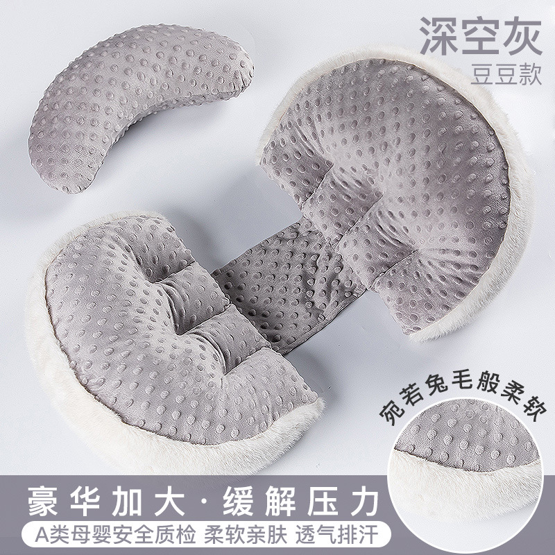 Design de luxe discret en fourrure, perle gris étoilé, grand croissant de lune.