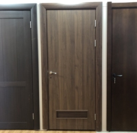 Toilette pas chère salle de bain pvc mdf porte à persiennes en bois avec persienne en wpc